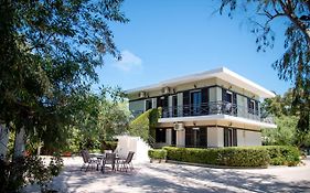 Zervos Apartments Bouka